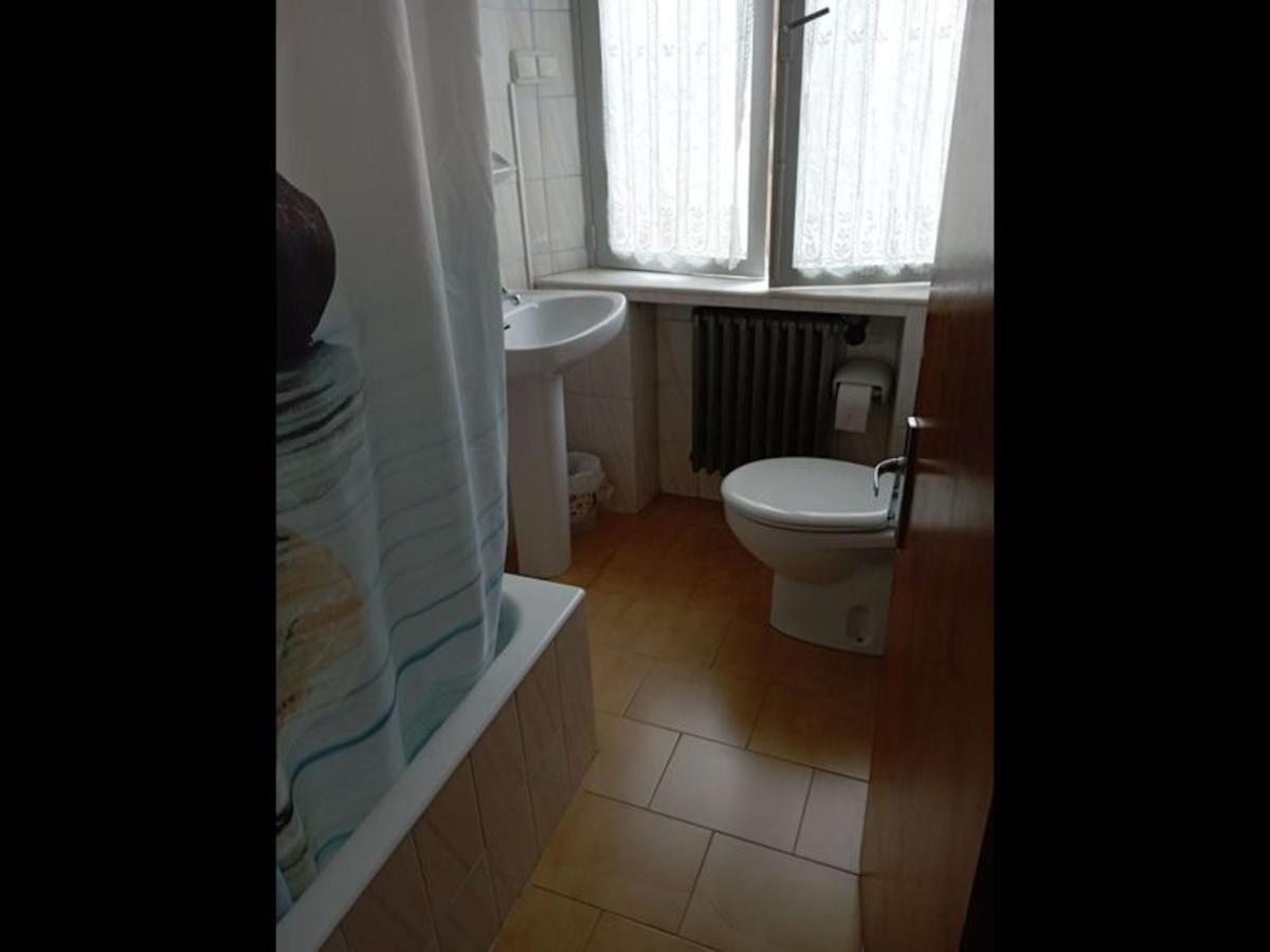 Room In Lodge - Double And Single Room - Pension Oria 2 Luarca Esterno foto
