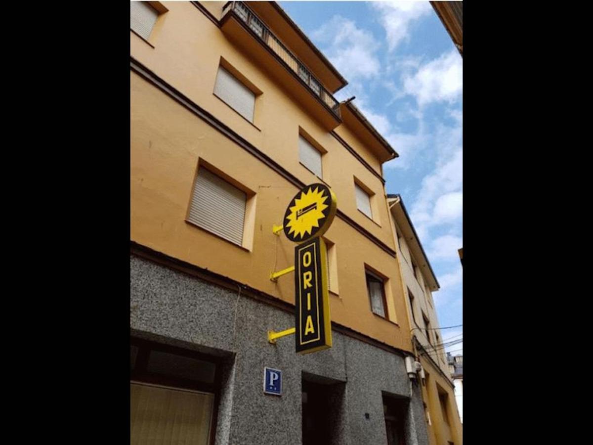 Room In Lodge - Double And Single Room - Pension Oria 2 Luarca Esterno foto