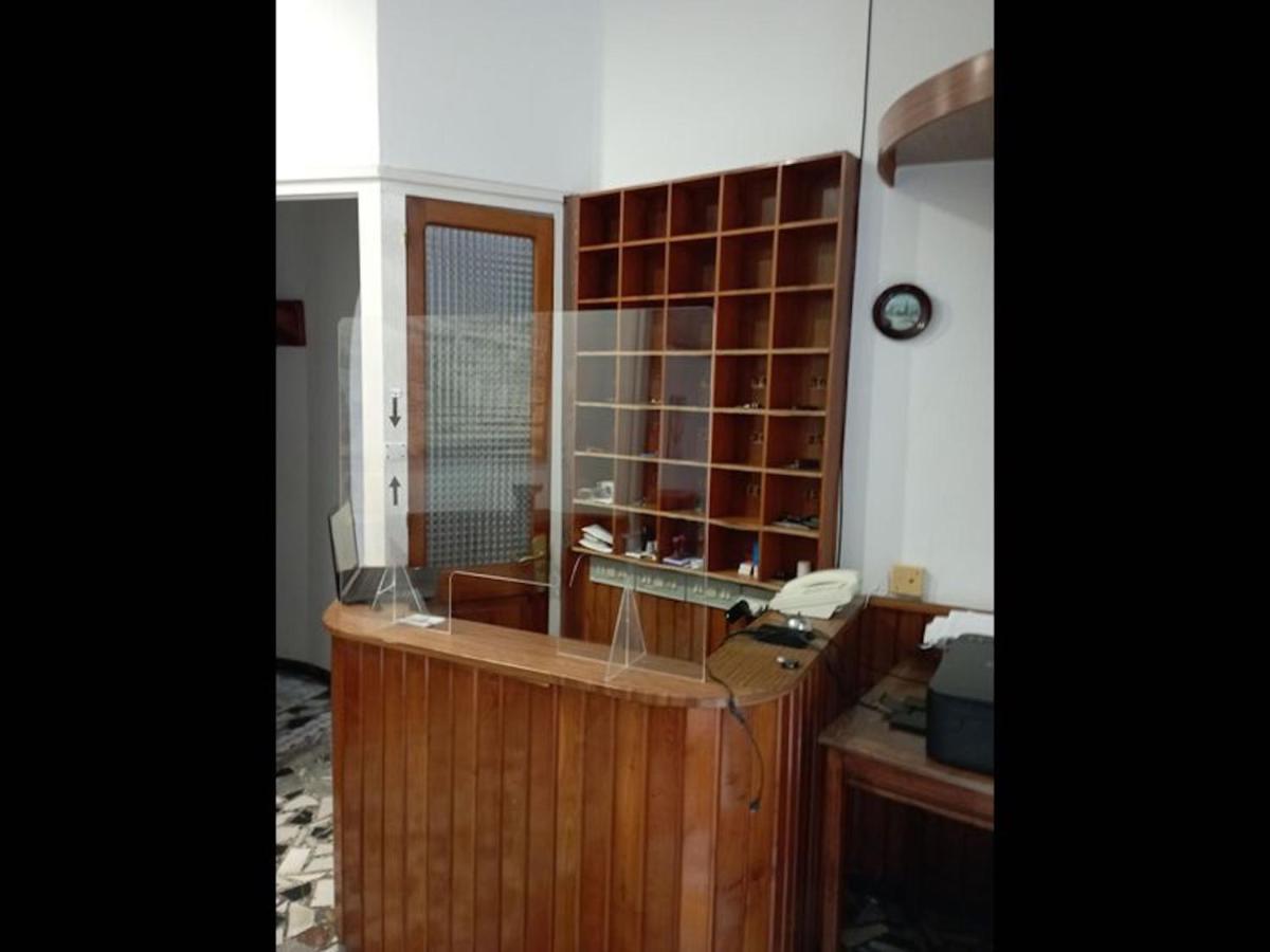 Room In Lodge - Double And Single Room - Pension Oria 2 Luarca Esterno foto