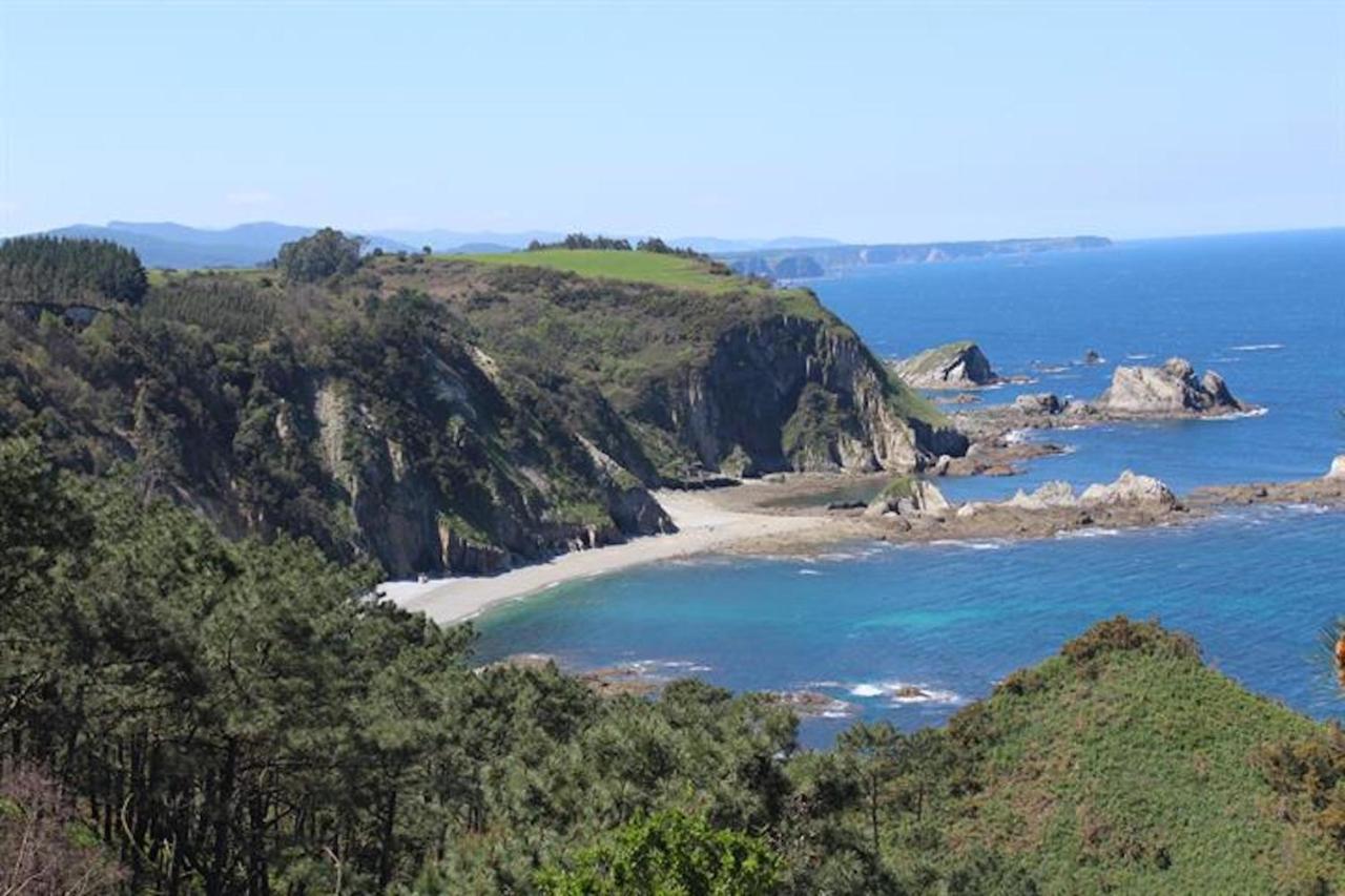 Room In Lodge - Double And Single Room - Pension Oria 2 Luarca Esterno foto