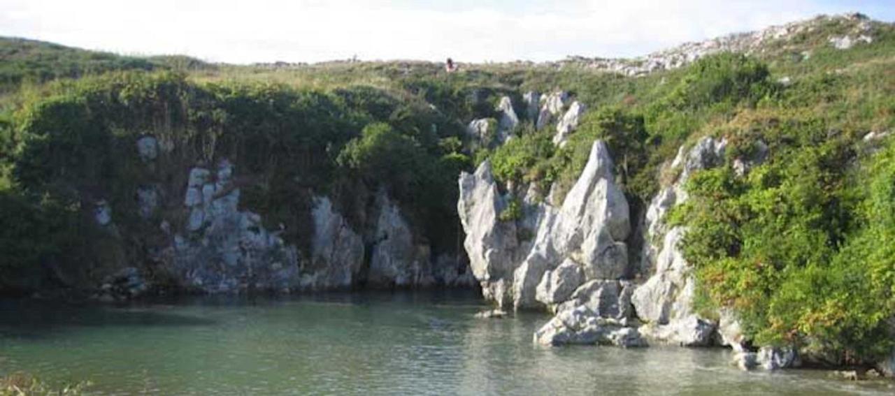 Room In Lodge - Double And Single Room - Pension Oria 2 Luarca Esterno foto